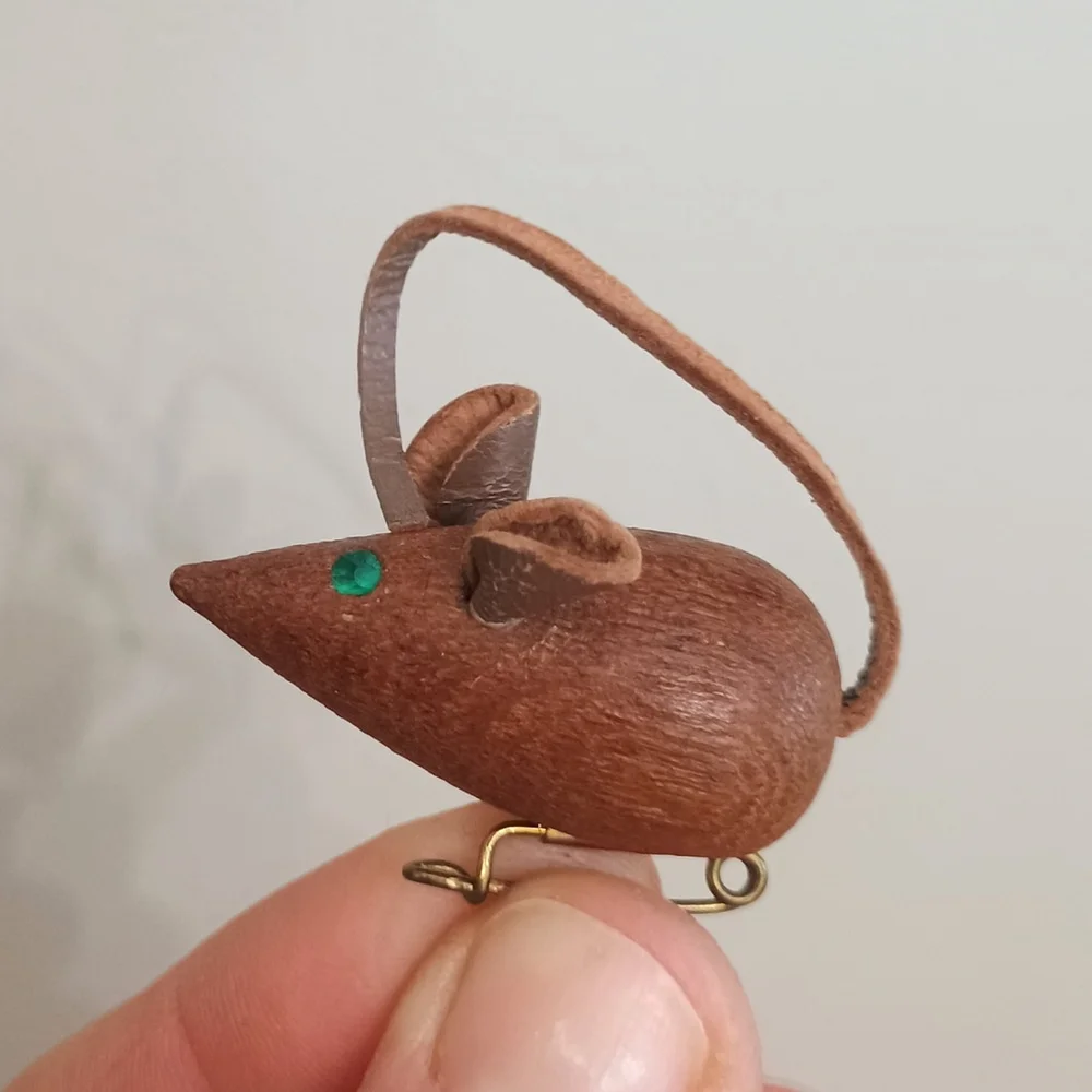 Vintage 60s Teak Wood Figure Mouse Pin Green Rhinestone Eyes - Picture 2 of 5